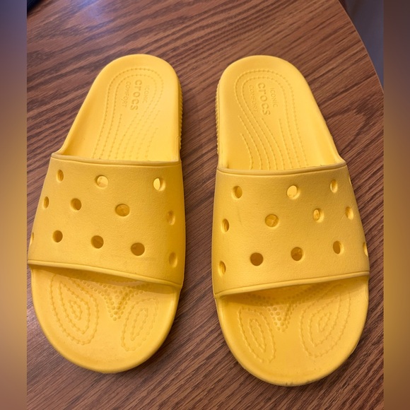 CROCS Shoes - Crocs Unisex-Adult Classic Yellow Slide Sandals Women's Size 6 / Men's Size 4